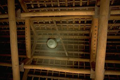 [ソアン (Xoan) (センダン) と竹で組まれた屋根の画像]