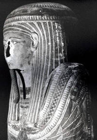 写真4エジプト・男性ミイラの人型棺上半部