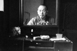 Ozu in front of a mirror