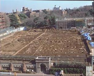 [加賀藩上屋敷「梅の御殿」遺跡全景昭和62年撮影の画像]